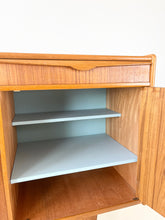 Load image into Gallery viewer, Scandinavisch Vintage Dressoir