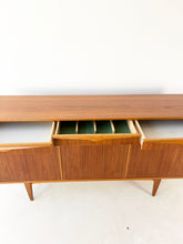Load image into Gallery viewer, Scandinavisch Vintage Dressoir