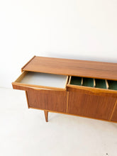 Load image into Gallery viewer, Scandinavisch Vintage Dressoir