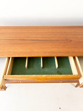 Load image into Gallery viewer, Scandinavisch Vintage Dressoir
