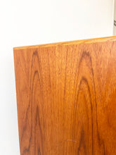 Load image into Gallery viewer, Scandinavisch Vintage Dressoir