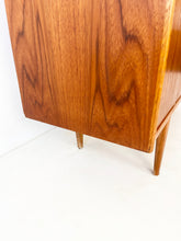 Load image into Gallery viewer, Scandinavisch Vintage Dressoir