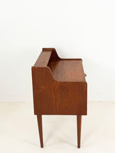 Afbeelding in Gallery-weergave laden, Vintage Teak Nachtkastje uit Denemarken
