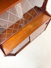 Afbeelding in Gallery-weergave laden, Deense Teak Wandkast