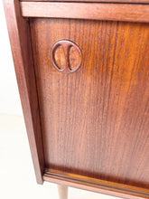 Afbeelding in Gallery-weergave laden, Deense Teak Wandkast