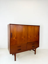 Afbeelding in Gallery-weergave laden, Deense Teak Highboard / Dressoir