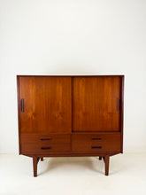 Afbeelding in Gallery-weergave laden, Deense Teak Highboard / Dressoir