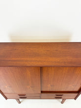 Afbeelding in Gallery-weergave laden, Deense Teak Highboard / Dressoir