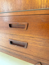 Afbeelding in Gallery-weergave laden, Deense Teak Highboard / Dressoir
