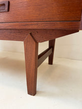 Afbeelding in Gallery-weergave laden, Deense Teak Highboard / Dressoir