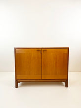 Afbeelding in Gallery-weergave laden, Vintage Teak Kastje