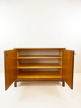 Afbeelding in Gallery-weergave laden, Vintage Teak Kastje