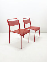 Afbeelding in Gallery-weergave laden, Rode Metalen Stoelen (Set van 2)