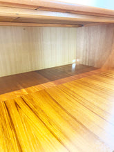 Afbeelding in Gallery-weergave laden, Hoog Dressoir