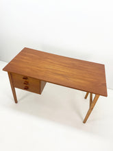 Afbeelding in Gallery-weergave laden, Vintage Teak Bureau