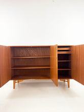 Afbeelding in Gallery-weergave laden, Teak Hoge Dressoir
