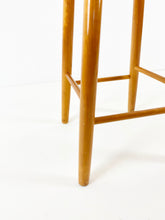 Afbeelding in Gallery-weergave laden, Houten Kruk