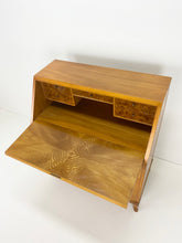 Afbeelding in Gallery-weergave laden, Berkenhout Bureau