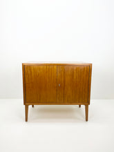Afbeelding in Gallery-weergave laden, Teak Kastje
