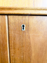 Afbeelding in Gallery-weergave laden, Teakhouten Wandkast