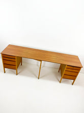 Afbeelding in Gallery-weergave laden, Scandinavische Teak Dubbel Bureau