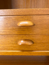 Afbeelding in Gallery-weergave laden, Zweedse Teak Wandkast / Boekenkast