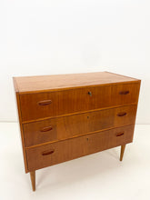Afbeelding in Gallery-weergave laden, Mid-century Teak Ladekast