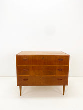Afbeelding in Gallery-weergave laden, Mid-century Teak Ladekast