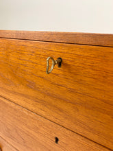 Afbeelding in Gallery-weergave laden, Teak Nachtkast / Ladekast