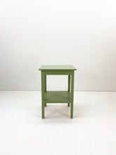Afbeelding in Gallery-weergave laden, Groen Vintage Tafeltje
