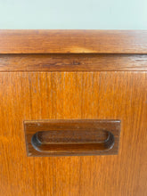 Afbeelding in Gallery-weergave laden, Vintage Teak Ladekast