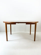 Afbeelding in Gallery-weergave laden, Rode Eetkamertafel
