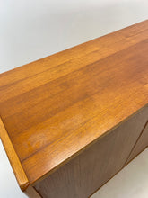 Afbeelding in Gallery-weergave laden, Teak Highboard / Dressoir