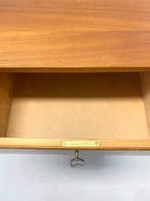 Afbeelding in Gallery-weergave laden, Hoge Mid-Century Teak Ladekast