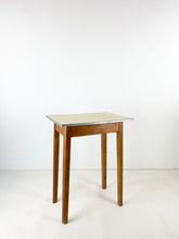 Afbeelding in Gallery-weergave laden, Hoge Formica Bijzettafel