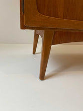Afbeelding in Gallery-weergave laden, Brede Teak Wandkast