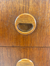 Afbeelding in Gallery-weergave laden, Mid-century Teak Dressoir / Sideboard (Bartels?)
