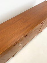 Afbeelding in Gallery-weergave laden, Zweeds Teak Dressoir, Breox
