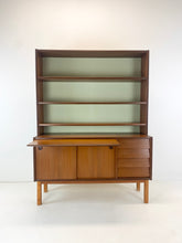 Afbeelding in Gallery-weergave laden, Zweedse Teak Wandkast / Boekenkast
