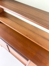 Afbeelding in Gallery-weergave laden, Zweedse Teak Wandkast / Boekenkast
