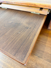 Afbeelding in Gallery-weergave laden, Kaptafel ontworpen door Børge Mogensen voor Søborg Møbelfabrik (1950s)

