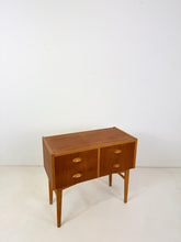 Afbeelding in Gallery-weergave laden, Vintage Teak Nachtkastje / Bijzetkastje
