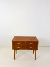 Afbeelding in Gallery-weergave laden, Vintage Teak Nachtkastje / Bijzetkastje
