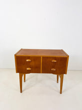 Afbeelding in Gallery-weergave laden, Vintage Teak Nachtkastje / Bijzetkastje
