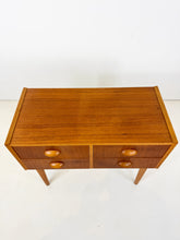 Afbeelding in Gallery-weergave laden, Vintage Teak Nachtkastje / Bijzetkastje

