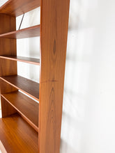 Afbeelding in Gallery-weergave laden, Teak Boekenkast uit Zweden
