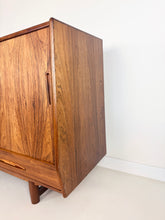 Afbeelding in Gallery-weergave laden, Ærthøj Jensen &amp; Mølholm Herning Palissander Dressoir
