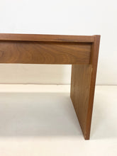 Afbeelding in Gallery-weergave laden, Lage Teak Tafel / TV-meubel
