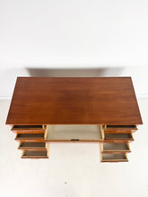 Afbeelding in Gallery-weergave laden, Zweeds Teak Bureau
