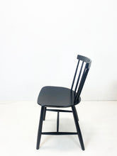 Afbeelding in Gallery-weergave laden, FDB Møbler Spijlenstoelen, 1960s
